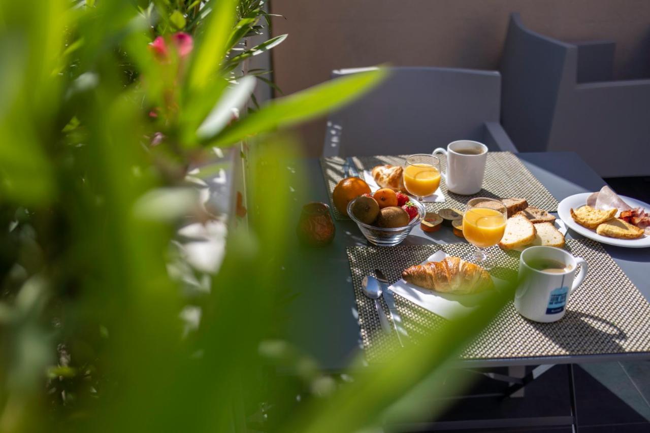 Hotel Restaurant Kyriad Fréjus Exterior photo