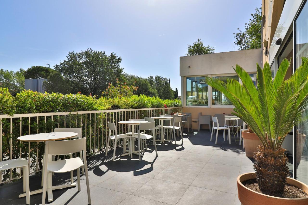 Hotel Restaurant Kyriad Fréjus Exterior photo