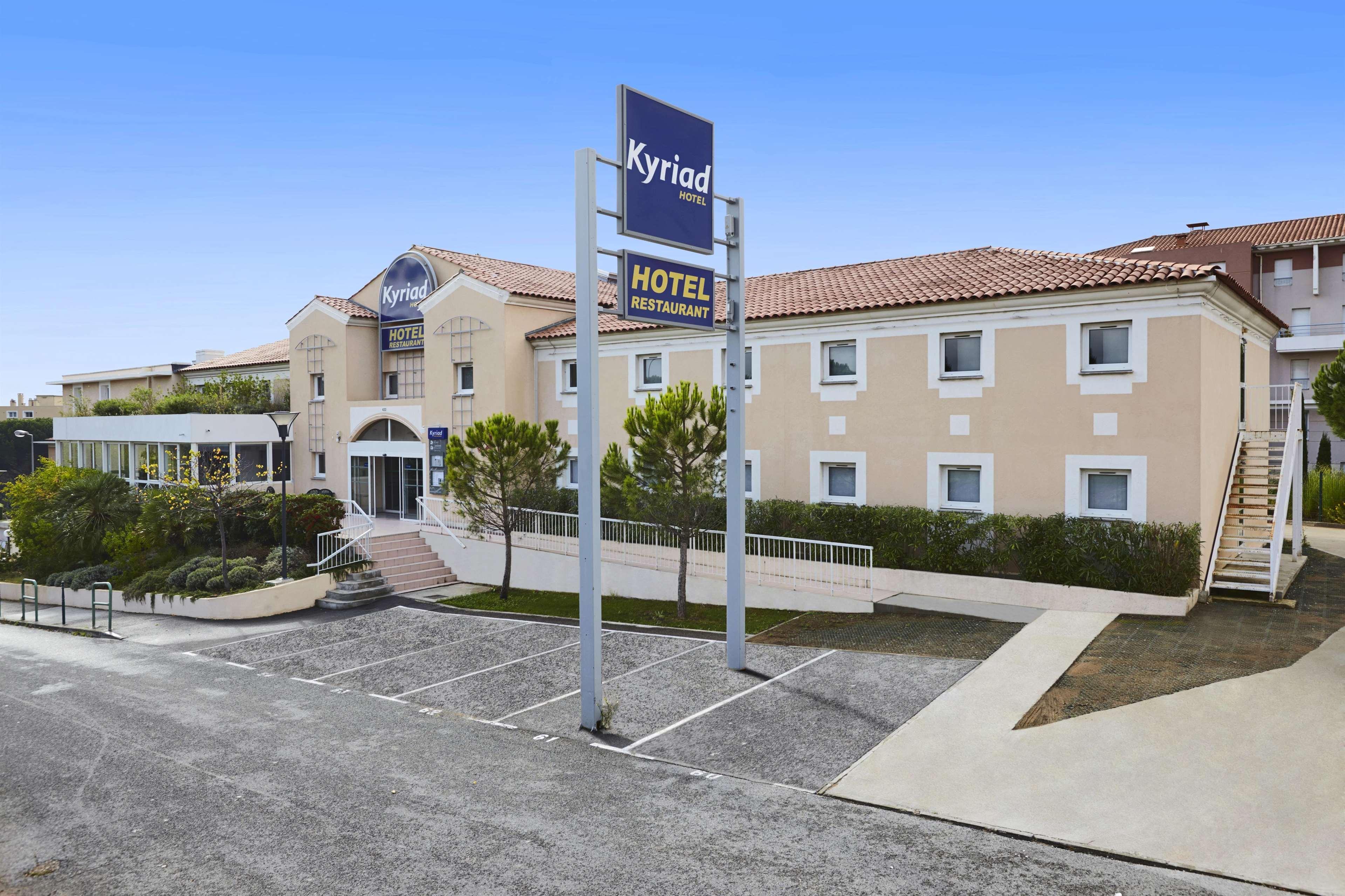 Hotel Restaurant Kyriad Fréjus Exterior photo