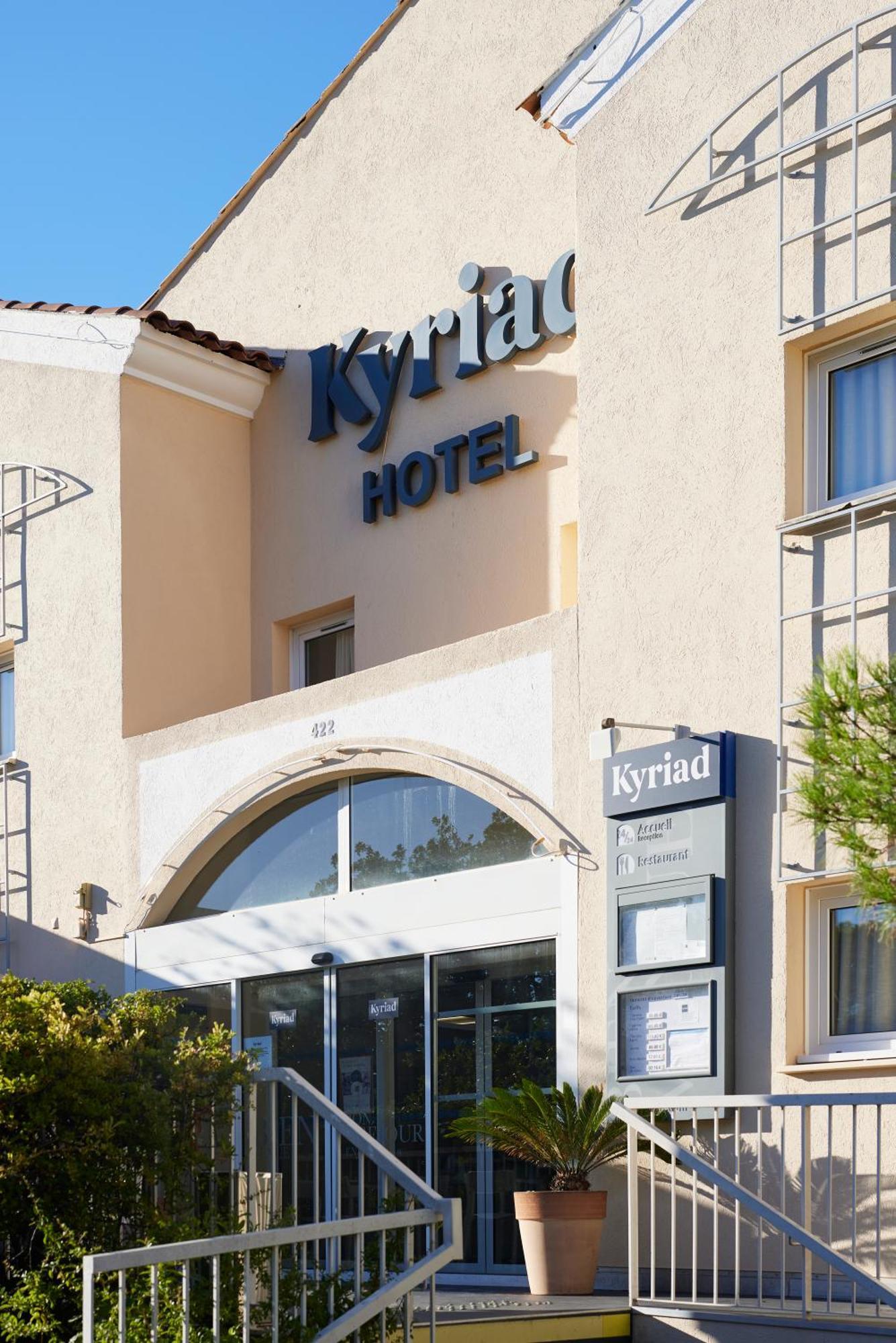 Hotel Restaurant Kyriad Fréjus Exterior photo